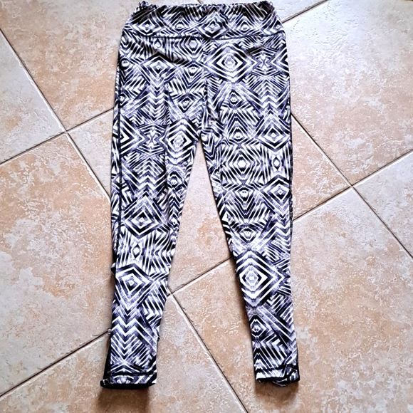 👍 Geometric Patterned Leggings - Picture 2 of 11